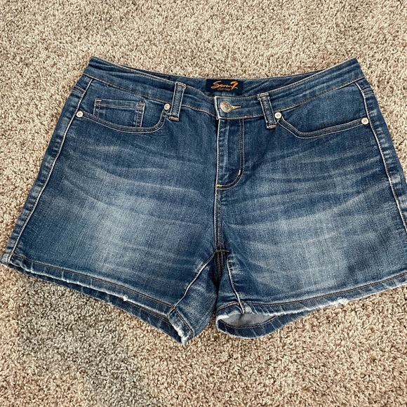 Seven7 Women's Dark Blue Jean Shorts - Picture 1 of 4